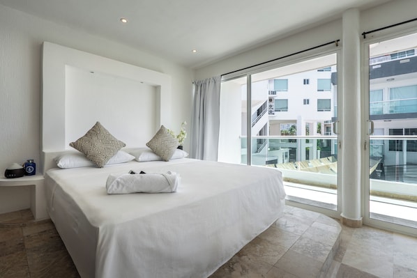 Deluxe Room, Pool View