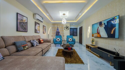 Elegant 2BR in Lekki Phase 1 • Steady Power, Pool, PS5 , Fast WiFi, Balconies