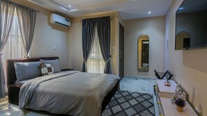 2 Schlafzimmer, Zimmersafe, Schreibtisch, Bügeleisen/Bügelbrett