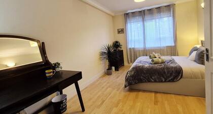 Stylish London FLAT near Highgate tube station