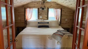 3 bedrooms, iron/ironing board, internet, bed sheets