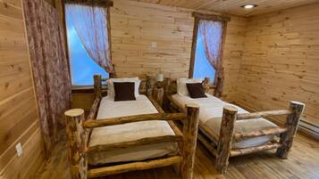 3 bedrooms, iron/ironing board, internet, bed sheets