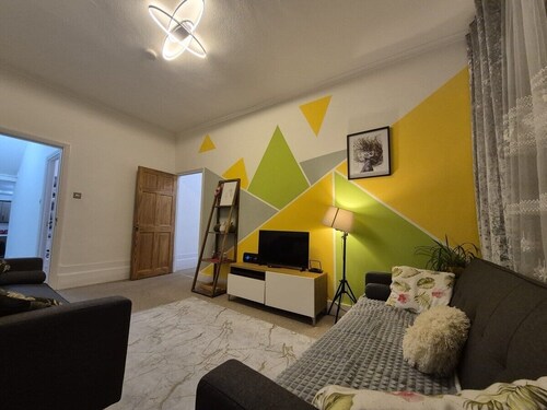 Modern & Spacious  London Flat - 5 Mins from tube