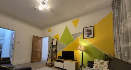 Modern & Spacious London Flat - 5 Mins from tube