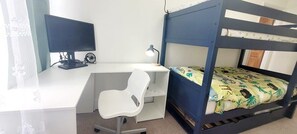 2 habitaciones, tabla de planchar con plancha, internet y ropa de cama 