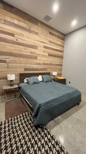 5 bedrooms, WiFi, bed sheets