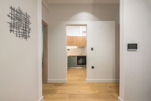 Fridge, oven, stovetop, coffee/tea maker