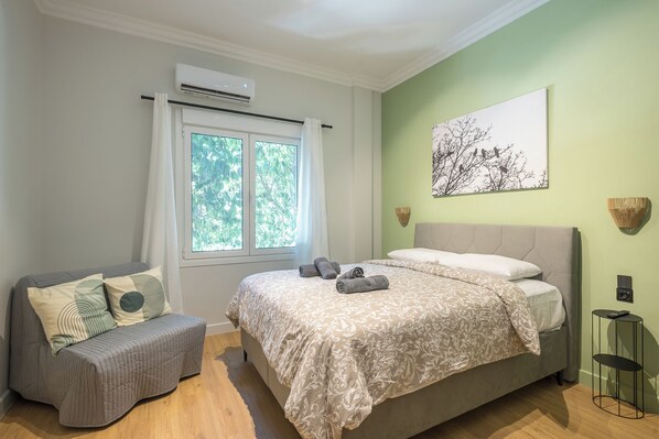 2 bedrooms, iron/ironing board, WiFi, bed sheets