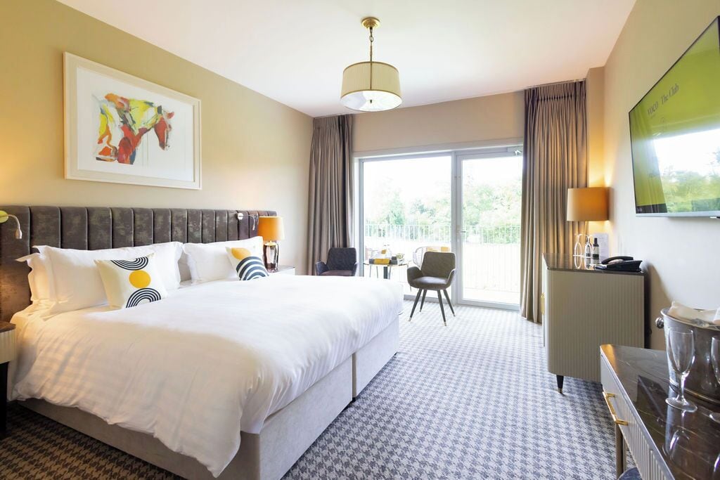 Zimmersafe, Verdunkelungsvorhänge, kostenloses WLAN, Bettwäsche