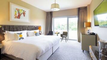 In-room safe, blackout curtains, free WiFi, bed sheets