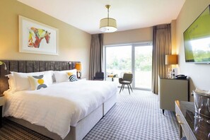 In-room safe, blackout curtains, free WiFi, bed sheets - voco The Club – Dublin Gateway by IHG (Johnstown)
