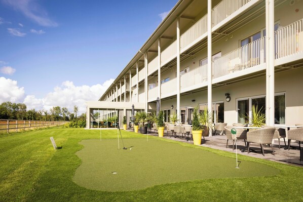 Exterior - voco The Club – Dublin Gateway by IHG (Johnstown)