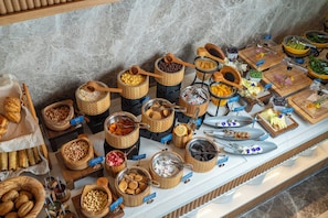 Tägliches Frühstücksbuffet gegen Gebühr