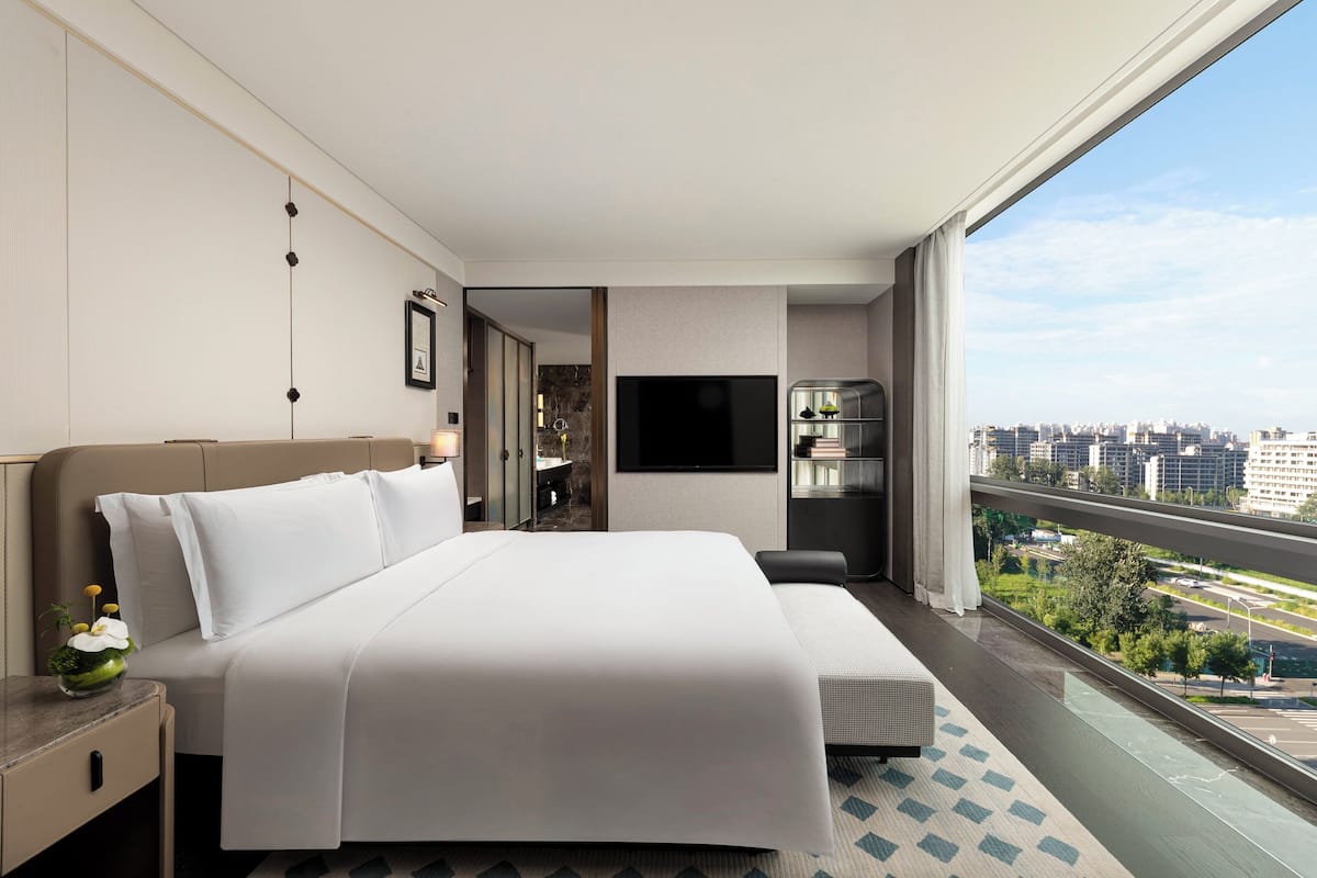 Standard Room, 1 King Bed, City View