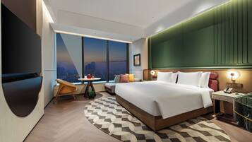 Premium bedding, Select Comfort beds, free minibar, in-room safe