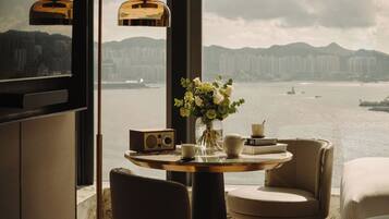 Literie hypoallergénique, minibar, coffres-forts dans les chambres