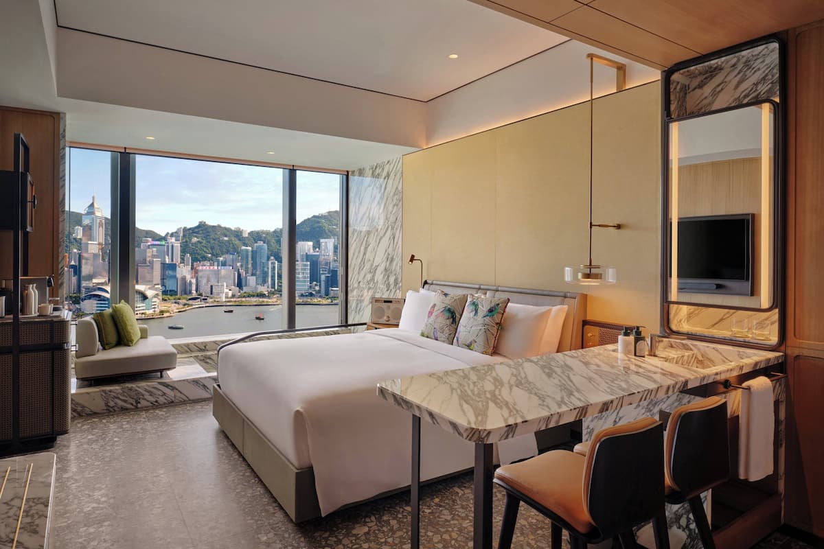 1 King Premium Victoria Harbour View Plunge bath