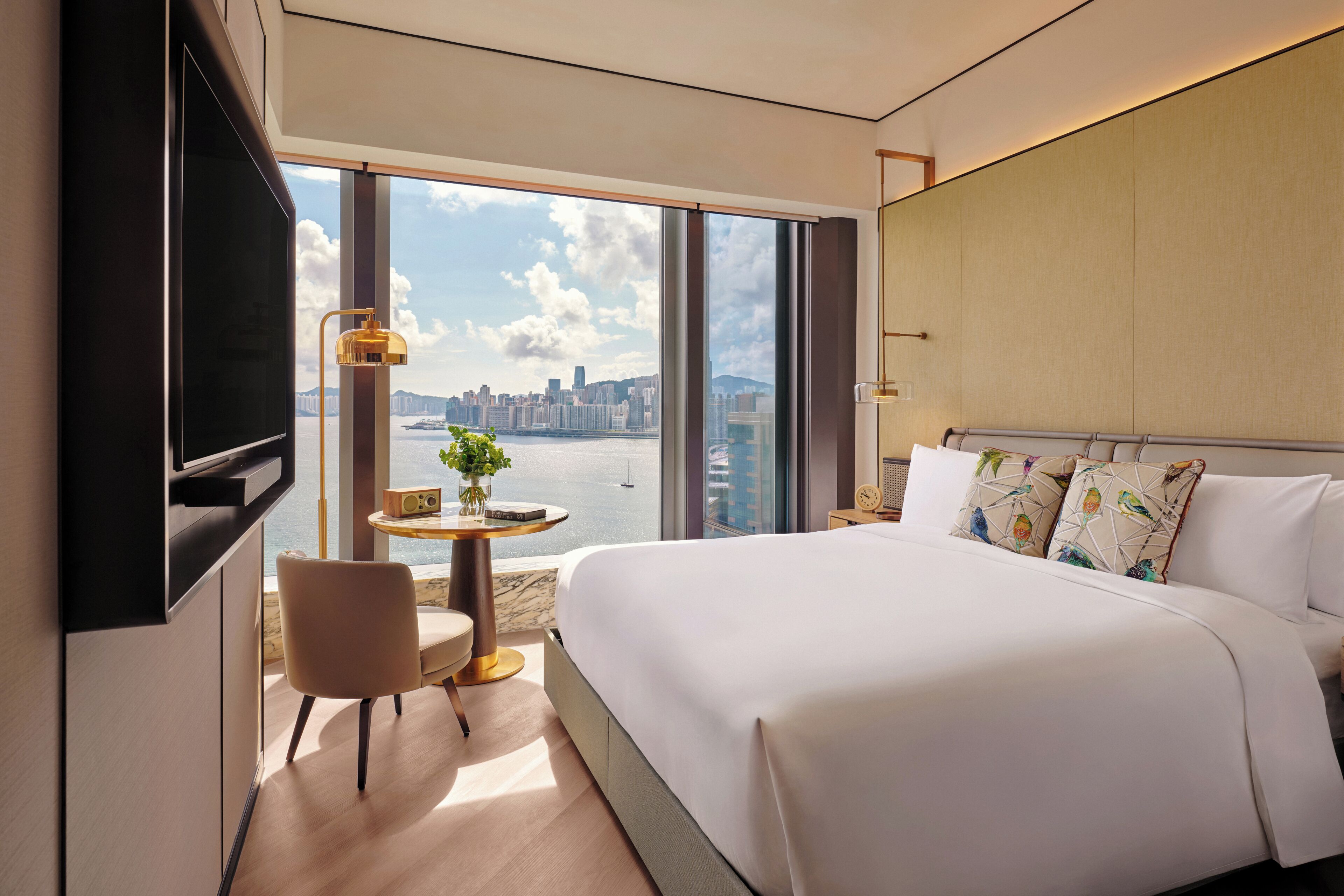 Hypo-allergenic bedding, minibar, in-room safe, desk