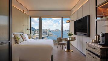 Hypo-allergenic bedding, minibar, in-room safe, desk