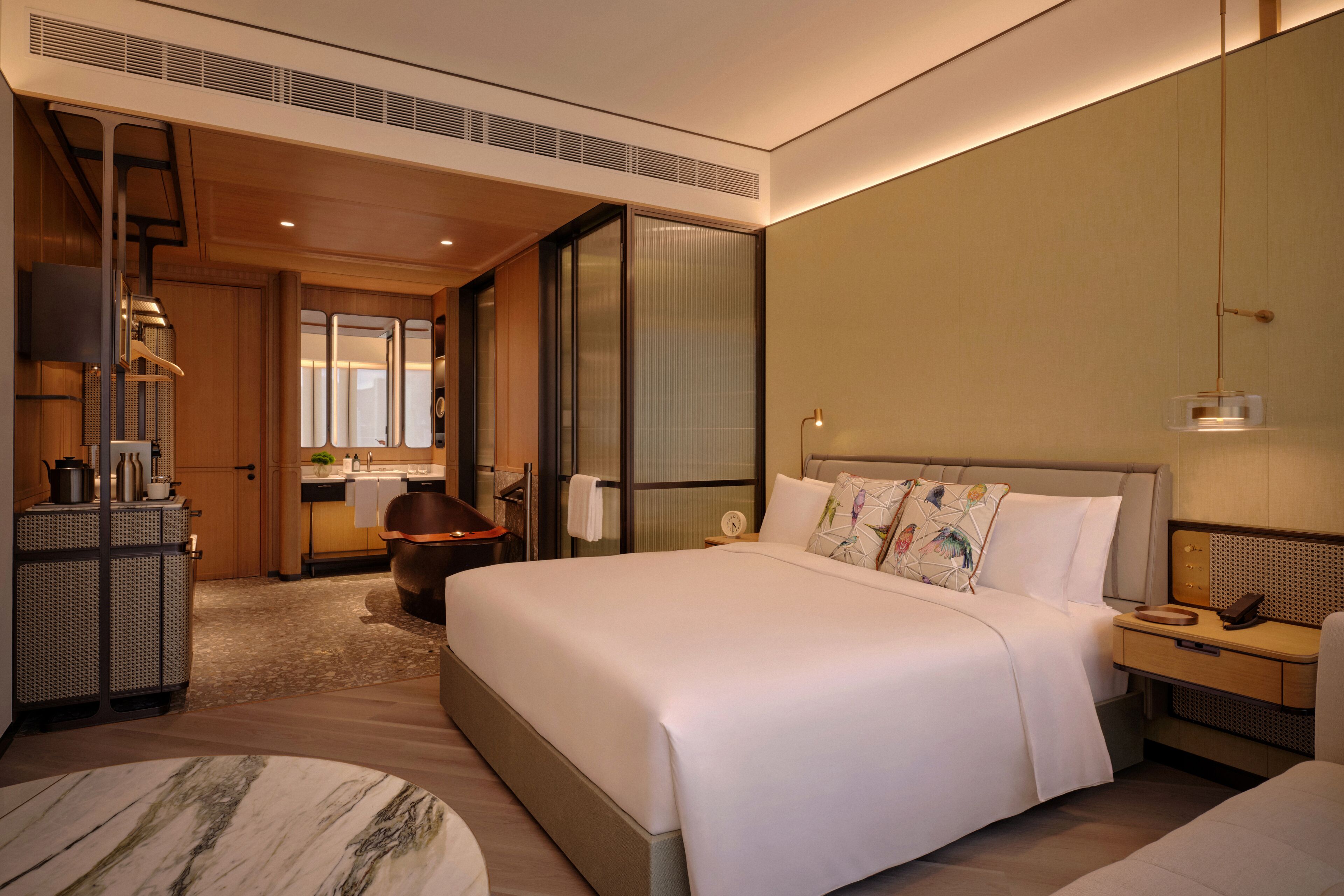 Premium Room | Hypo-allergenic bedding, minibar, in-room safe, desk