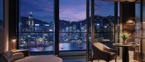 Kimpton Harbour Suite with Balcony | Hypo-allergenic bedding, minibar, in-room safe, desk