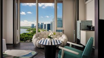 Quarto premium, 1 cama King, sacada, vista para o lago | Vista para o lago