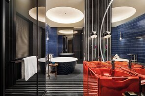 Suite, 1 chambre, vue lac | Salle de bain