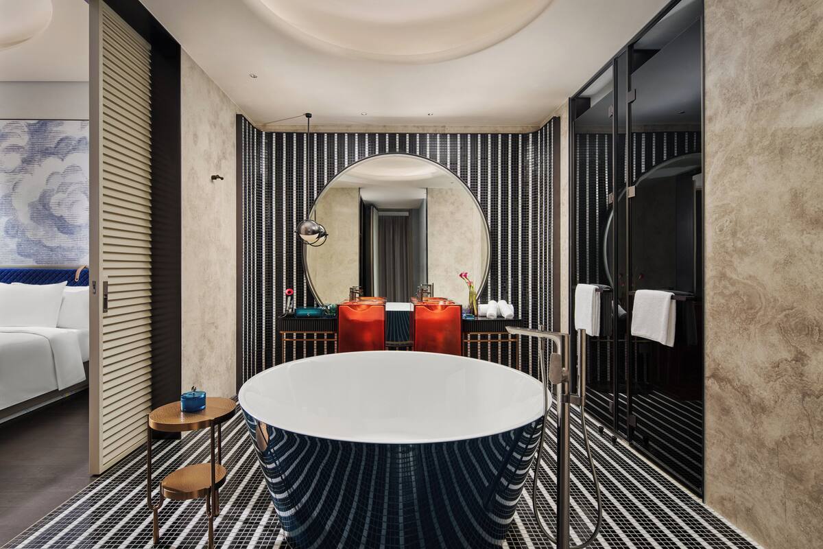 Suite, 1 Bedroom, City View | Bathroom | Free toiletries, hair dryer, bathrobes, slippers