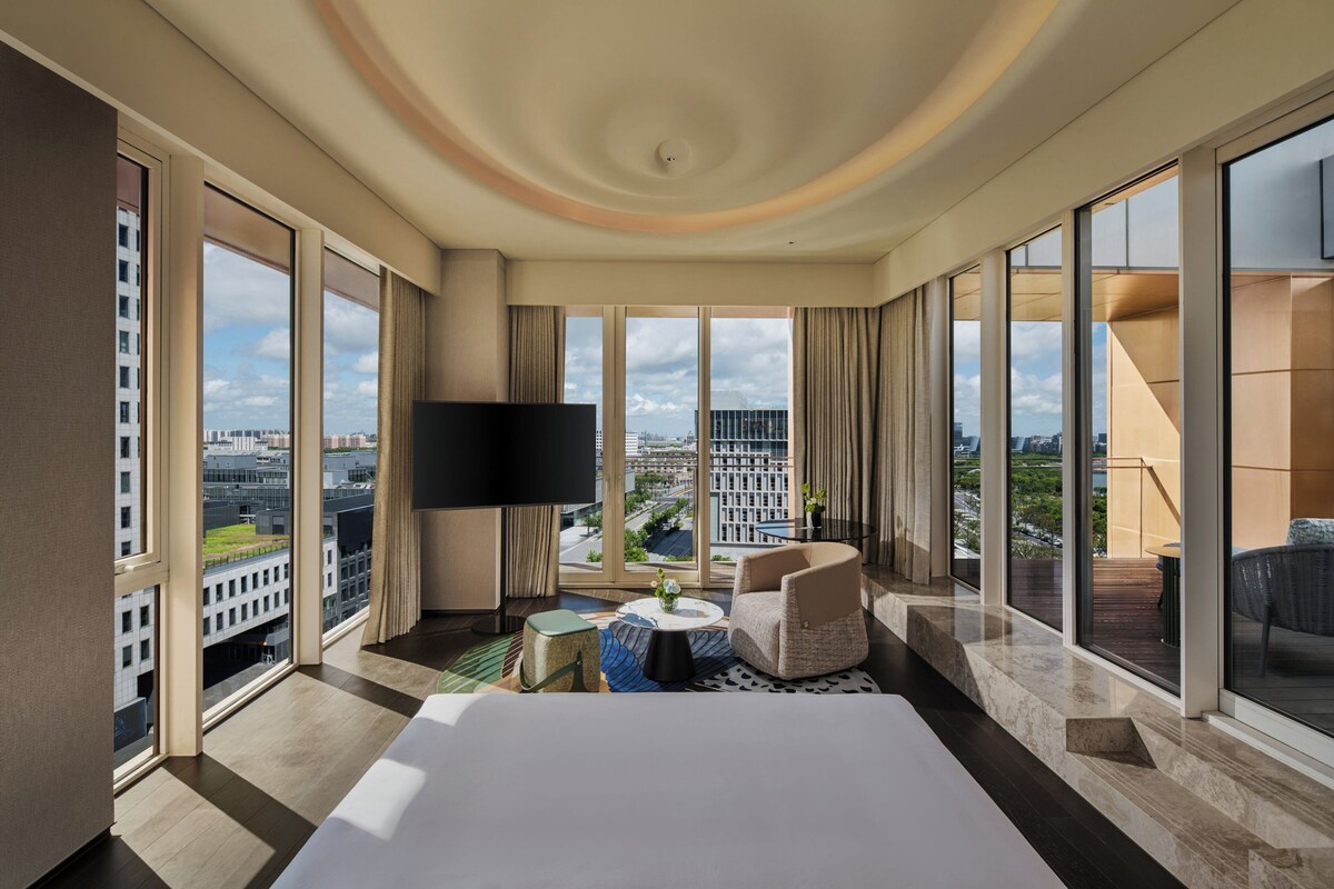 Suite, 1 King Bed, City View | Minibar, in-room safe, desk, blackout curtains