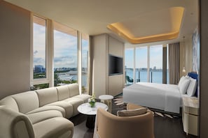 Suite, 1 Bedroom, Lake View (Dining) | Lake view