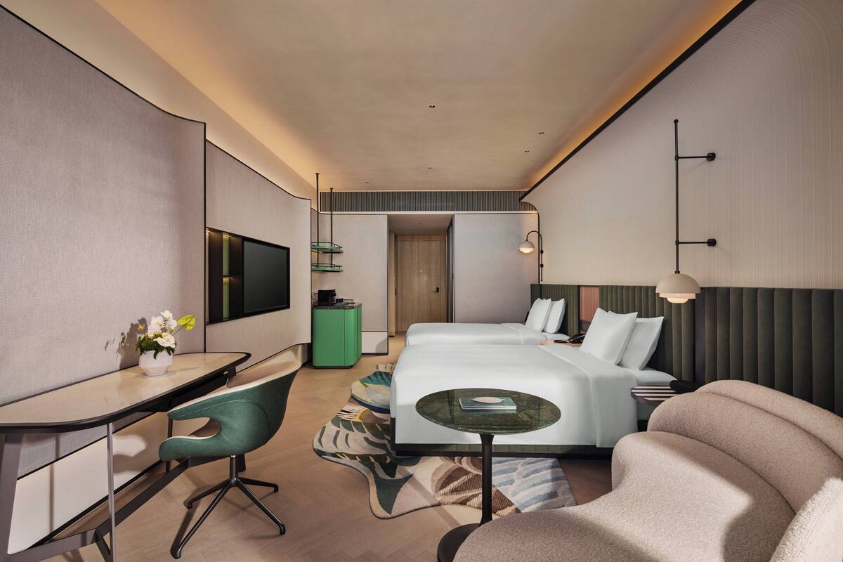 Habitación estándar, 2 camas dobles, balcón | Minibar, caja fuerte, cortinas opacas y cunas gratuitas
