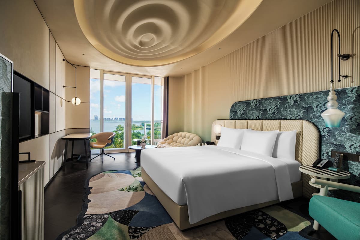 Standard Room, 1 King Bed, Balcony, Lake View | Minibar, in-room safe, blackout drapes, free cribs/infant beds