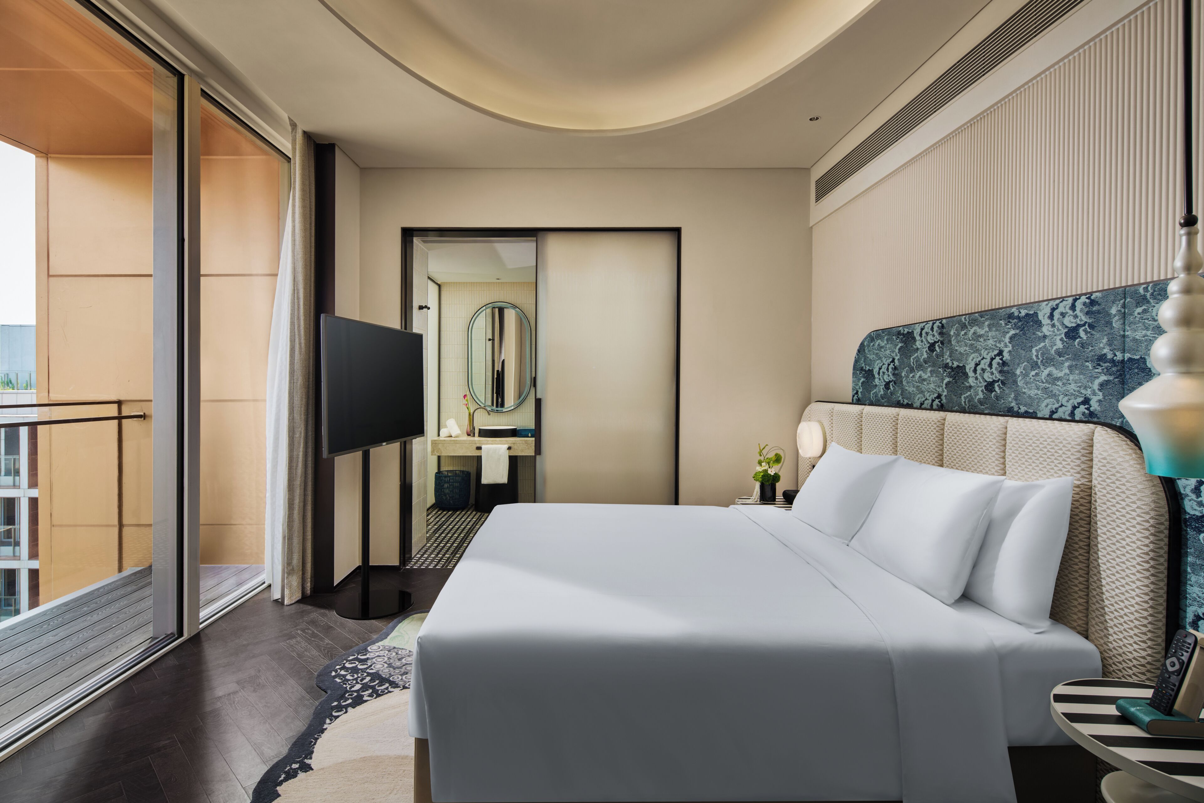 Premium Room, 1 King Bed, Balcony | Minibar, in-room safe, desk, blackout drapes