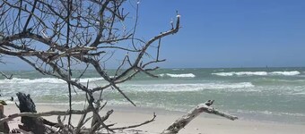 Beautiful, Remodeled Villa Within Walking Distance to Vanderbilt Beach!!