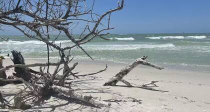 Beautiful, Remodeled Villa Within Walking Distance to Vanderbilt Beach!!