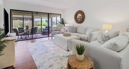 Beautiful, Remodeled Villa Within Walking Distance to Vanderbilt Beach!!