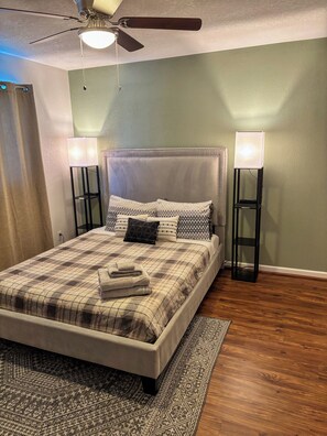 5 bedrooms, iron/ironing board, WiFi, bed sheets