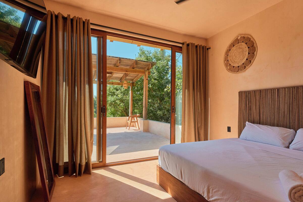 In-room safe, iron/ironing board, free WiFi, bed sheets
