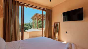 In-room safe, iron/ironing board, free WiFi, bed sheets