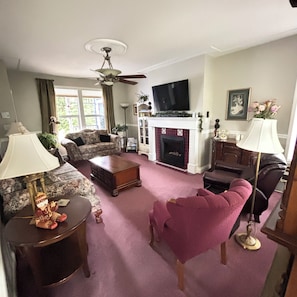 Smart TV, fireplace