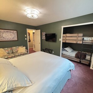 3 bedrooms, iron/ironing board, free WiFi, bed sheets