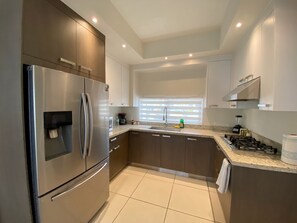 Mikrovågsugn, ugn, spishäll och kaffe- och tebryggare