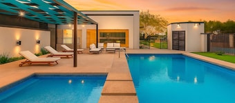 Cozy House! Safe and Family Zone, 5 min. Airport and Consulate.