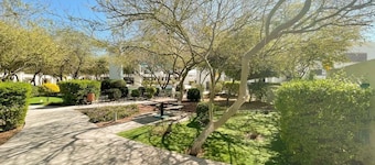 Cozy House! Safe and Family Zone, 5 min. Airport and Consulate.
