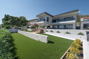 Exterior - Beachfront Villa Nautilux with Pool (Seget Donji)