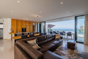 TV - Villa Valleo with Pool (Sutivan)