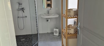 Quiet house in the countryside; suitable for PMR. 15mn from Angers, Le Lion d'Angers.