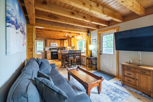 Cabin w/ Hot Tub off Sunday River Access Rd.