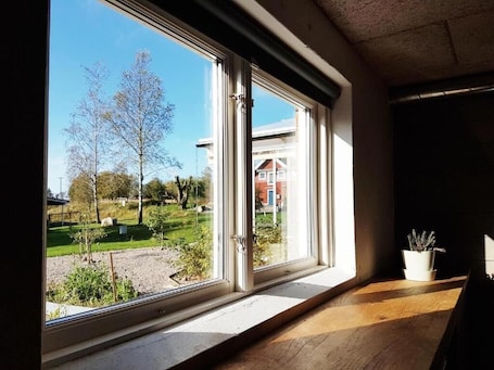 Classic Single Room, Courtyard View | Wheelchair access