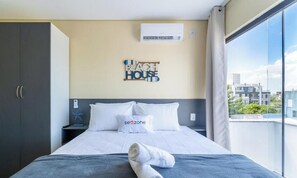 Basic Apartment | 1 bedroom - Complete Stay by the Sea, Just 10 Meters From the Beach - Aars (Florianópolis)